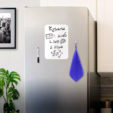 Доска на холодильник магнитно-маркерная 30х21 см. с маркером магнитом и салфеткой Brauberg